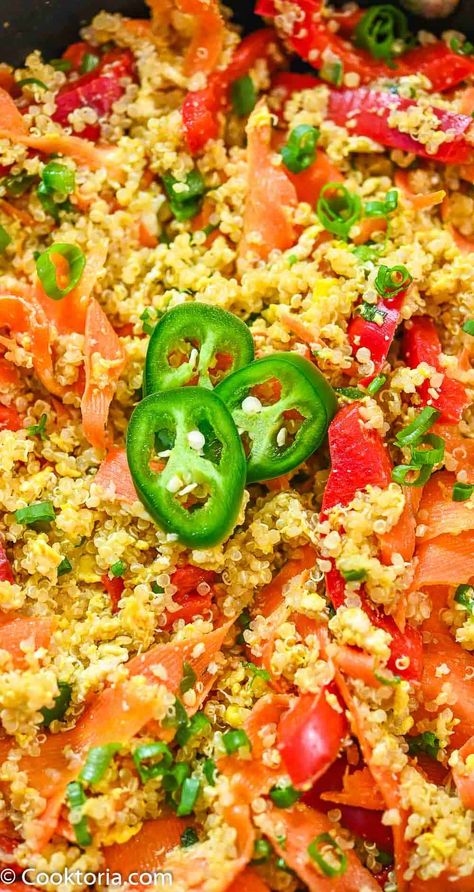 This Quinoa with Eggs and Vegetables is so healthy and tasty. You’ll love this delicious and versatile dish for breakfast, lunch, or dinner. Quinoa Omelette, Quinoa Egg, Quinoa Breakfast, Egg Dish, Quinoa, Meal Planning, Breakfast Brunch, Vegetarian Recipes, Healthy Eating