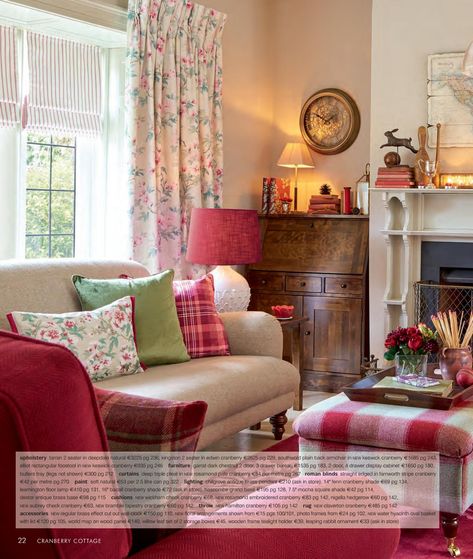 New home catalogue Laura Ashley Laura Ashley Living Room, Laura Ashley Bedroom, English Country Living Room, Laura Ashley Home, Ashley Home, Cottage Living Rooms, Living Room Red, Cottage Interior, Country Interior