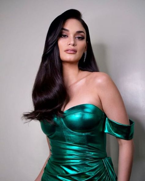 Pia Wurtzbach Photoshoot, Pia Wurtzbach, Jessica Rabbit, Birthday Photo, Poison Ivy, Leather Outfit, Birthday Photoshoot, Character Aesthetic, Photo Shoot