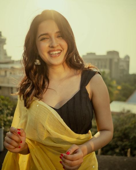 Nidhi Shah, Modest Girly Outfits, Shirley Setia, Cheryl Blossom Riverdale, Hair Flow, Modeling Career, Beautiful Smile Women, Woman Crush, Desi Beauty