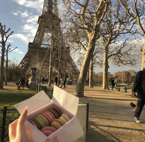 Paris Dream, France Aesthetic, Paris Vibes, Parisian Life, Paris Aesthetic, Living In Paris, Aesthetic Style, The Eiffel Tower, Oui Oui