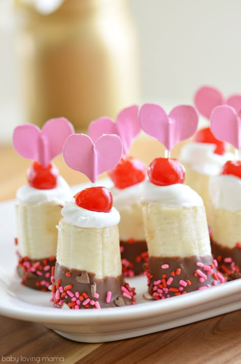 Chocolate Dipped Bananas for Valentines Day Banana Sundae, Chocolate Banana, Valentine's Day, For Kids, Valentines, Snacks