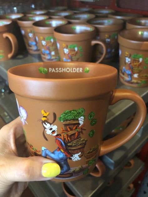 Disneyland Paris Merchandise, Chocolate Font, Minnie Mouse Mug, English Uk, Disney Toms, Disney Cups, Disney Trip Planning, Girls Tumbler, Disney Traditions