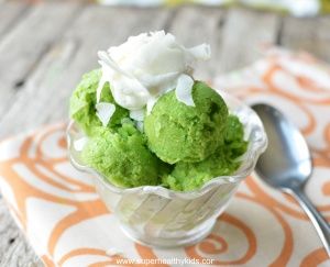 Green Ice Creams.  Kale. Spinach. Avocado. Coconut milk. Vanilla. Honey. Banana. Pineapple. Vegetable Ice Cream, Frozen Kale, Hidden Vegetable Recipes, Paleo Ice Cream, Green Ice Cream, Super Healthy Kids, Eating Better, Dairy Free Ice Cream, Kids Healthy