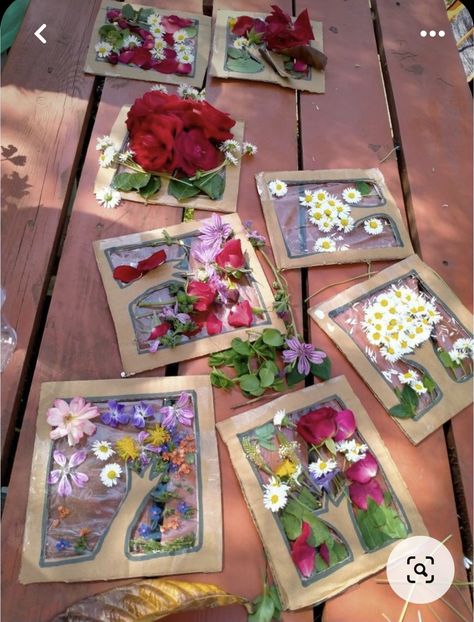 Make A Bookmark, Pressed Flower Bookmark, Nature Craft, Flower Bookmark, Beginner Knitting Projects, Spring Activities, Mothers Day Crafts, Nature Crafts, Preschool Art