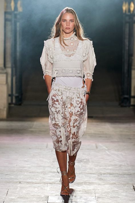 Big Fashion, Fashion Show Collection, Fashion Editor, Looks Style, Look Fashion, Isabel Marant, Paris Fashion, Paris Fashion Week, Lace Skirt