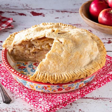 homemade apple pie recipe Best Apples For Baking, Apple Pie Recipe Homemade, Perfect Apple Pie, Buttery Pie Crust, Homemade Apple Pie, Classic Apple Pie, Apple Pie Recipe, Apple Pie Spice, Cooked Apples