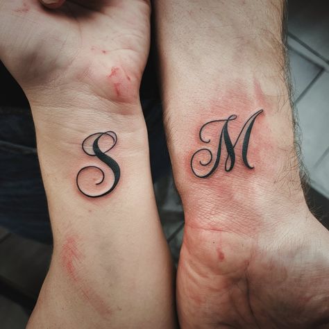 Getting small matching tattoos as a married couple is a beautiful way to express love and commitment. These tattoos not only reflect your unique bond but also serve as a permanent reminder of your journey together. Below, you’ll find 30 inspiring ideas that can help you choose the perfect small tattoo to match with your spouse. Match Tattoo Couples, Matching Tattoos For Married Couples, His And Hers Tattoos, Match Tattoo, Tattoo Couples, Married Couple Tattoos, Him And Her Tattoos, Small Matching Tattoos, Cute Little Tattoos