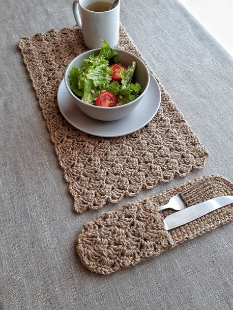 Crochet table mat