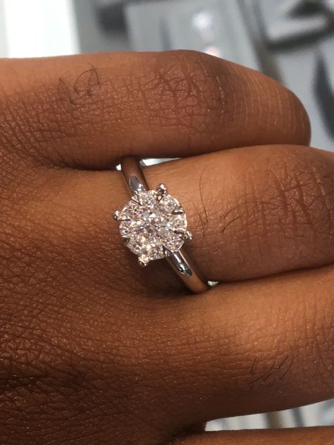 Engagement Rings Black Women Hand, Fake Engagement Rings, Engament Rings, Proposal Pictures, Aries Zodiac Facts, Black Engagement Ring, Diamond Ring Princess Cut, Cute Engagement Rings, Phone Wallpaper Pink