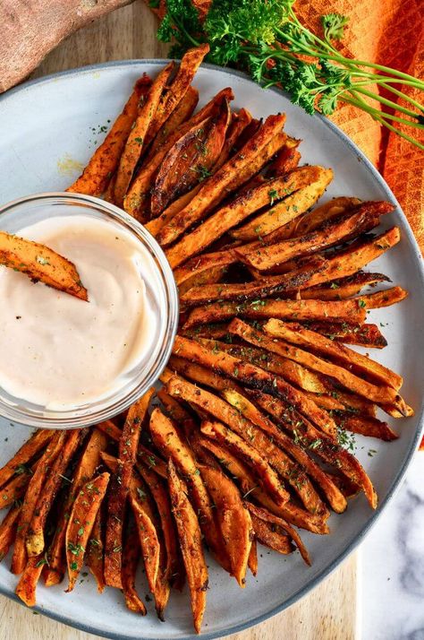 Quick And Easy Baked Sweet Potato Fries - Yummy and fully Healthy Baked Sweet Potato, Easy Baked Sweet Potato, Sweet Potato Home Fries, Gluten Free Christmas Cookies Recipes, Homemade Sweet Potato Fries, Making Sweet Potato Fries, Hearty Food, Baked Sweet Potato Fries, Crispy Sweet Potato Fries