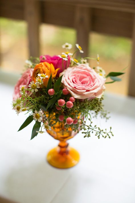 Amber goblet centerpiece // pink garden roses and hypericum berries Goblet Centerpieces Weddings, Glass Goblet Centerpiece, Goblet Flower Arrangement, Flower Arrangements In Wine Glasses, Small Table Arrangements Wedding, Cafe Centerpieces, Unique Floral Centerpieces, Goblet Centerpieces, Small Floral Centerpieces