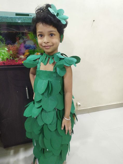 Vegetable fancy dress for kids Vegetable Fancy Dress For Kids, Vegetable Fancy Dress, Fancy Dress Competition Ideas, Fancy Dress Ideas For Kids, Fruit Fancy Dress, Diy Hair Bun, Vegetable Dress, Vegetable Crafts, Dress Code Outfits