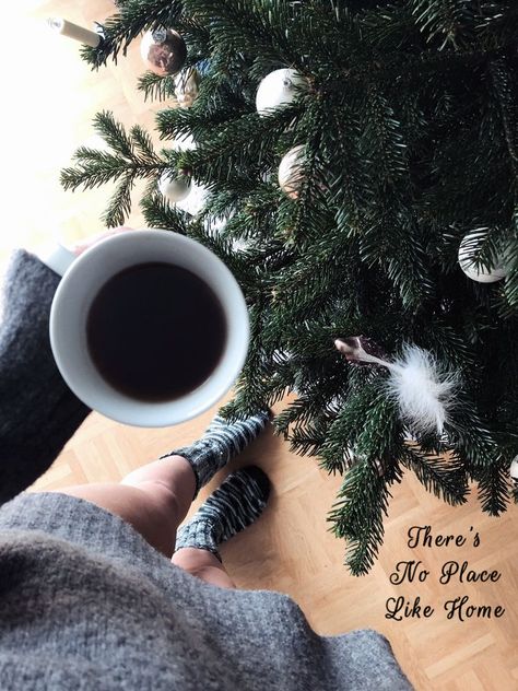 Pictures Selfies, Christmas Instagram Pictures, Christmas Tumblr, Christmas Tree Photography, Christmas Tree Storage Bag, Christmas Instagram, Christmas Tree Storage, Christmas Slippers, Picture Tree