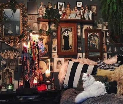 Gorgeous maximalist decor ideas for any home 13 Emo Bedroom, Mundo Hippie, Maximalist Design, Goth Home, Maximalist Decor, Gothic Decor, Gothic Home Decor, Gothic House, Décor Diy