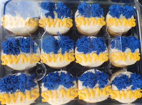 Cheer Cupcakes Ideas, Cheer Cupcakes, Pom Pom Cupcakes, Cheer Pom Poms, Treat Yourself, Pretty Cakes, Cake Cookies, Cookie Decorating, Pom Pom