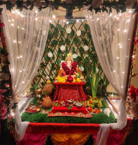 Ganesh Chaturthi Small Decoration, Mahalaxmi Decoration Ideas At Home, Krishna Decoration, Ganapati Decorations, Bappa Decoration, Ganesha Decoration, Gauri Decoration, Ganpati Decoration Ideas, Ganpati Picture