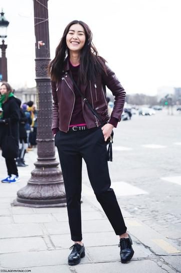 how to style oxford shoes - with black trousers, a crew neck sweater, and a deep maroon biker jacket Derby Shoes Outfit, Oxford Shoes Outfit Women's, Oxford Outfit, Oxfords Outfit, Pfw Street Style, Oxford Shoes Style, Oxford Shoes Outfit, Black Oxford Shoes, Tennis Shoes Outfit