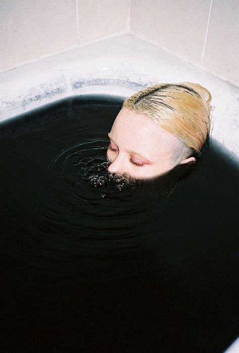 Bathtub Photography, Bath Photography, Shotting Photo, 사진 촬영 포즈, Black Water, Ap Art, Her Eyes, Underwater Photography, Photo Reference