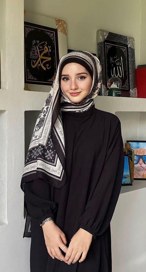 Black Hijab Style, Cool Hijabi Outfits, Black Style Hijab, Black Hijab Outfit, Hijab Model, Muslimah Fashion Casual, Soft Feminine Outfits, Hijab Style Tutorial, Modest Fashion Hijab