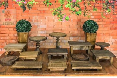 Diy Wood Food Display, Diy Dessert Stand Display Wood, Wooden Buffet Table Food Displays, Wooden Food Display Stands, Diy Food Display Ideas, Cake Stand Ideas, Sweets Table Ideas, Buffet Tablescapes, Rustic Cake Stand Wood