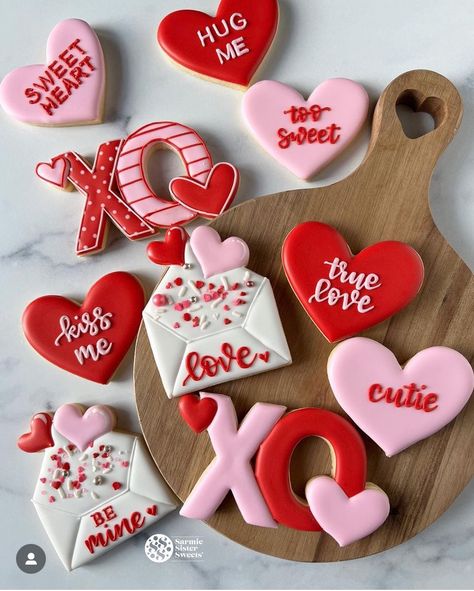 Valentines Cookies Decorated Ideas, Vday Cookies, Royal Icing Cookies Recipe, Valentines Cookie, Valentine Cookies Decorated, Valentines Day Sugar Cookies, Cookie Cake Designs, Valentine Sugar Cookies, Valentines Baking