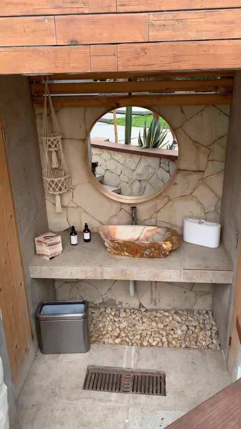 Baghroom boho ideas Outside Toilet Ideas Outdoor Bathrooms, Outdoor Restroom Ideas, Outdoor Toilet And Shower, Outdoor Restroom, Small House Design Philippines, Crystal Room Decor, Ideas Baños, Boho Ideas, Outdoor Bathroom Design