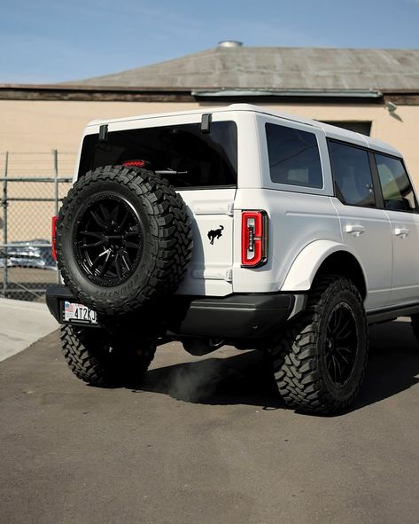 White Ford Bronco Aesthetic, White Bronco Aesthetic, Ford Bronco 2023, White Ford Bronco, Bronco White, Ford Bronco Badlands, White Bronco, Ford Bronco 4 Door, Bronco Badlands