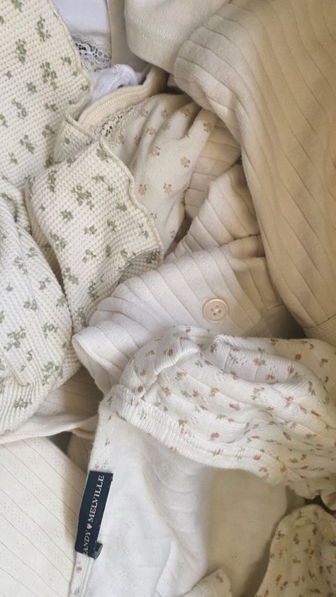 Pajamas Brandy Melville, Brandy Melville Pajamas, Coquette Brandy Melville, Brandy Melville Aesthetic, Cute Pjs, Clean Girl Aesthetic, Cute Pajamas, روتين العناية بالبشرة, Clean Girl