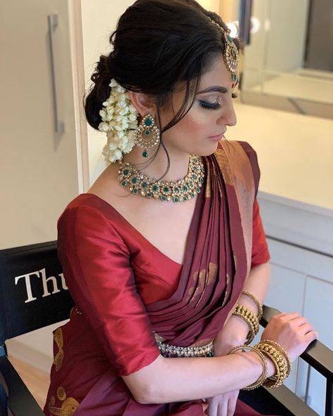 Who can get enough of this beautiful face? So pretty ❤️ my beautiful bride Nisha 😍 @darni923nisha 😘 Henna @hirisha_simplyhenna ❤️ #wedding… South Indian Hairstyle, India Outfits, South Indian Wedding Hairstyles, Bridal Ponytail, Bridal Bun, Bridal Braids, Tamil Brides, Bridal Hair Buns, Bridal Hair Inspiration