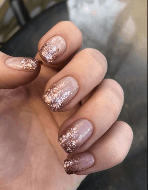 The holidays are the perfect excuse to glam up your nails and these festive holiday nail ideas for 2019 are great for the occasion. Rose Gold Manicure Ideas, Rose Gold Dip Nails, Copper Glitter Nails, Party Nails New Years Eve, Rose Gold Glitter Nails, Christmas Party Nails, Holiday Nail Ideas, Gold Glitter Nails, Holiday Nail