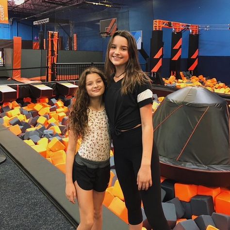 annie grace ♡ on Instagram: “Hayley and I had a blast at Sky Zone! Starting now, @skyzone is offering a Summer Pass so you can jump all summer long for one low price.…” Annie Leblanc Outfits, Caleb Logan, Julianna Grace Leblanc, Laneya Grace, Julianna Leblanc, Annie Grace, Orlando Photos, Sisters Goals, Sky Zone