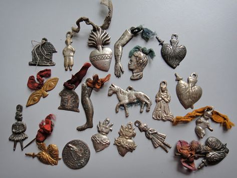 Milagros Charms, Folk Medicine, Art Sacre, Mexican Designs, Arte Popular, Mexican Art, Mexican Folk Art, Sacred Art, Religious Art