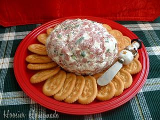 Ham & Green Onion Cheeseball & Crackers #recipe Ham And Cheese Ball Recipe, Ham Balls, Holiday Cheese, Christmas Cheese, Holiday Appetizers Recipes, Chipped Beef, Sliced Meat, Cheese Ball Recipes, Cracker Recipes