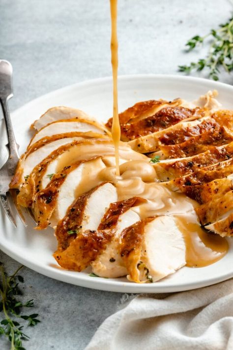 Homemade Chicken Gravy, Making Turkey Gravy, Homemade Gravy Recipe, Roast Gravy, Roast Chicken And Gravy, Gravy Ingredients, Healthy Thanksgiving Recipes, Easy Thanksgiving Recipes, Whole Roasted Chicken