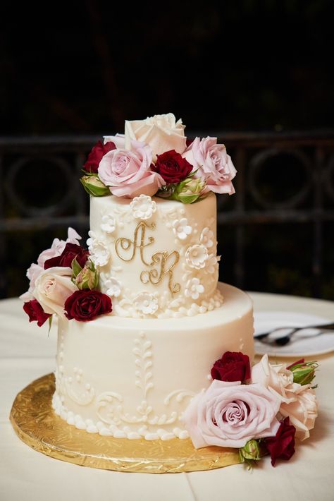 Burgundy And Blush Wedding Cake, Wedding Cake Burgundy Flowers, Burgundy Blush And Gold Wedding, Wedding Cakes Maroon, Burgundy Color Palette, Blush Pink Wedding Cake, September Wedding Colors, Pink And Burgundy Wedding, Wedding Cake With Gold