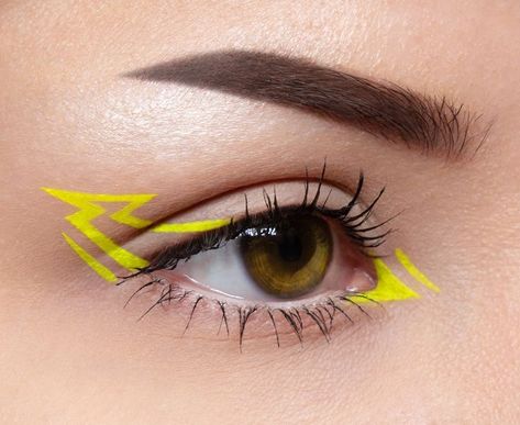 Lightning Bolt Makeup Eye, Bright Neon Eye Makeup, Lightening Makeup Looks, Lighting Bolt Makeup Look, Multi Colored Eyeliner, Eyeliner Lightning, Concert Eyeliner, Easy Eyeliner Looks, Lightning Makeup