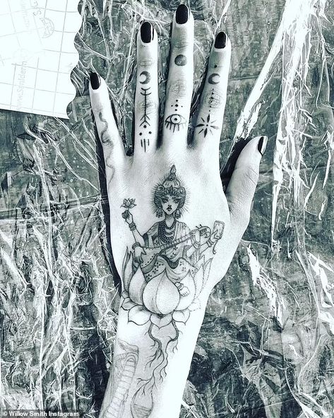 Upper Leg Tattoos, Hindu Tattoos, Willow Hand, Tattoo Sites, Hindu Tattoo, Neck Tattoos Women, Back Of Neck Tattoo, Goddess Tattoo, Willow Smith