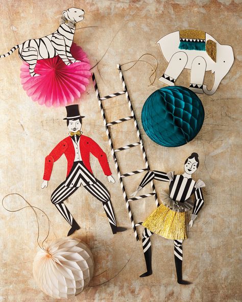 Duplex Decor, Kids Haircuts, Circus Crafts, Nook Decor, Diy Nursery Decor, Paper Christmas Ornaments, Creative Christmas Trees, Circus Animals, 12 December