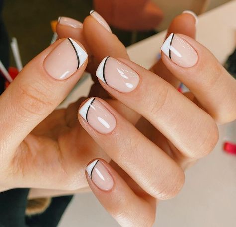 Modified French Manicure, Short Square Nails For Work, French Nails Cortas, 2023 French Manicure, Short French Nail Designs, Nails Francesa, Short French Nails Design, Modern French Manicure Trends, French Manicure Nails