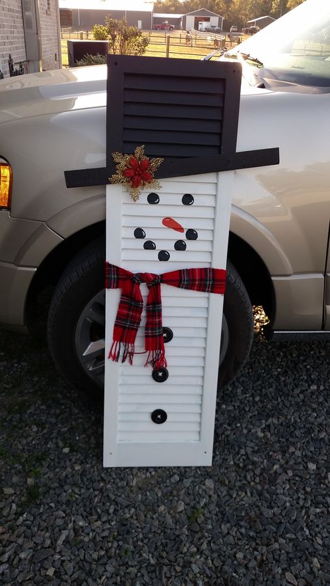 Shutter snowman 2017 Cheap Christmas Decorations, Diy Snowman Decorations, Dollar Store Christmas Decor, Outdoor Christmas Diy, Diy Christmas Decorations For Home, Christmas Garden Decorations, Christmas Decorations Cheap, Easy Christmas Decorations, Christmas Decorations Diy Outdoor