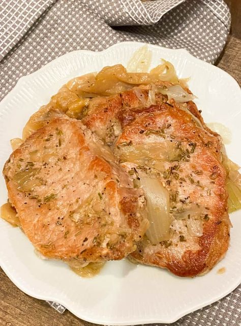 Instant Pot Pork Chops and Apples (Juicy + Perfect!) » Chicken Scratch Diaries Apple Pork Chop Recipes, Pork Chops And Apples, Pork Chops With Apples, Instant Pot Pork Chops, Paleo Pork, Seared Pork Chops, Apple Pork Chops, Electric Pressure Cooker Recipes, Juicy Pork Chops