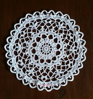 Anneliinin Aarteet : Virkattuja liinoja Decorative Plates, Crochet, Home Decor, Home Décor, Mandalas