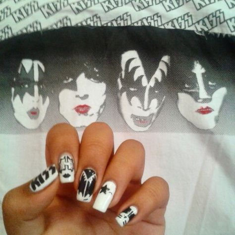 Kiss inspired nail art @ rossys_nails Kiss Band Nails, Rock And Roll Nails, Banda Kiss, Band Nails, Clay Diy Projects, Kiss Band, Love Kiss, Band Jewelry, Diy Clay