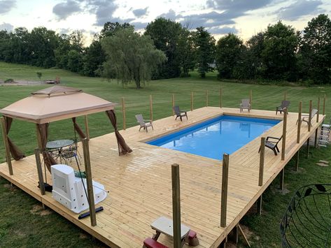 Square Above Ground Pool, Wooden Pool Deck, Swimming Pool Decorations, Pool Deck Plans, Diving Boards, Rectangle Pool, Swimming Pool Decks, Pools Backyard Inground, Swimming Pool Landscaping