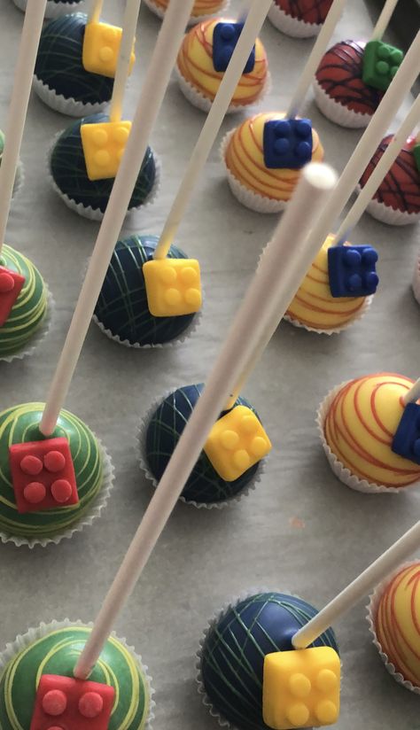 Lego Treats Ideas, Lego Pretzel Rods, Lego Cake Pops Ideas, Lego Macarons, Lego Baby Shower Ideas, Lego Cakepops, Mini Golf Birthday Party, Lego Cake Pops, Lego Party Decorations