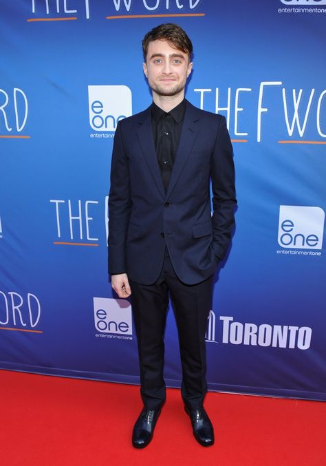 Pin for Later: Are These Hot Stars Shorter Than You Think? Daniel Radcliffe = 5'5" Blue Suit Black Shirt, Black Suit Blue Shirt, Hot Daniel Radcliffe, Daniel Jacob Radcliffe, Men In Blue Suits, Hottest Guys, Blue Suits, Suit Blue, Best Dressed Man