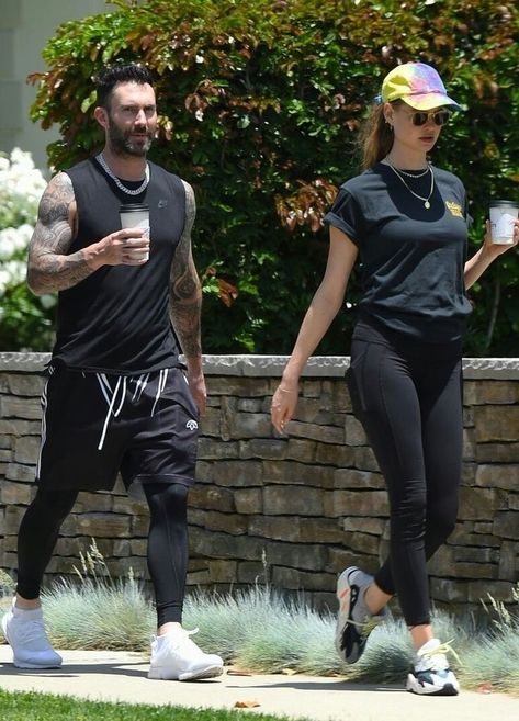 Streetstyle Paparazzi Maroon 5 Celebrity After Gym Outfit, Athleisure Outfits Men, Adam Levine Behati, Training Outfit Men, Adam Levine Behati Prinsloo, Style Gym, Bodybuilding Workout Plan, Hype Clothing, Lycra Men