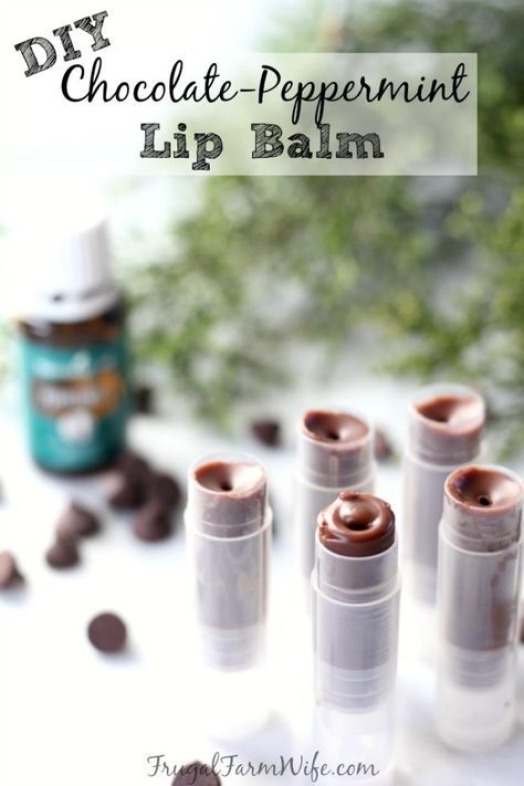 Chocolate Lip Balm Recipe, Chapstick Display, Lip Balm Display, Peppermint Lip Balm Recipe, Lip Care Diy, Diy Lip Balm Recipes, Peppermint Lip Balm, Lip Balm Containers, Homemade Moisturizer