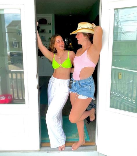 Beach Doorway Pics, Doorway Picture Poses, Doorway Poses, Balcony Beach Pictures, Neon Green Swimsuit, Fun Beach Pictures, Door Picture, Lake Photos, Pink Swimsuit